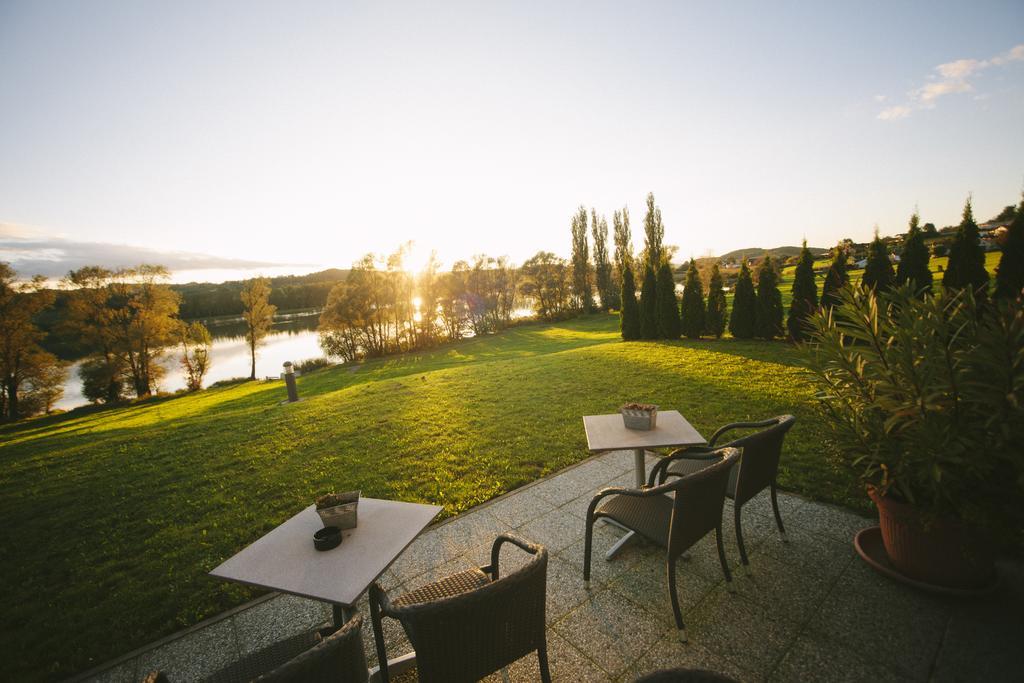 Siker B&B Hotel Pernica Экстерьер фото