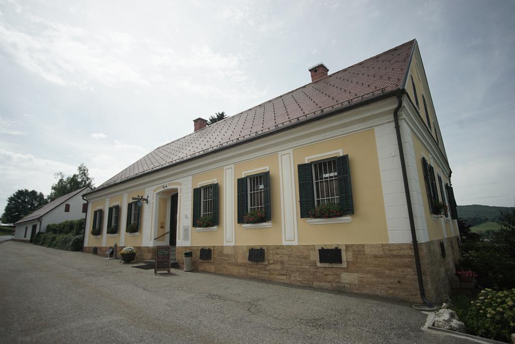 Siker B&B Hotel Pernica Экстерьер фото